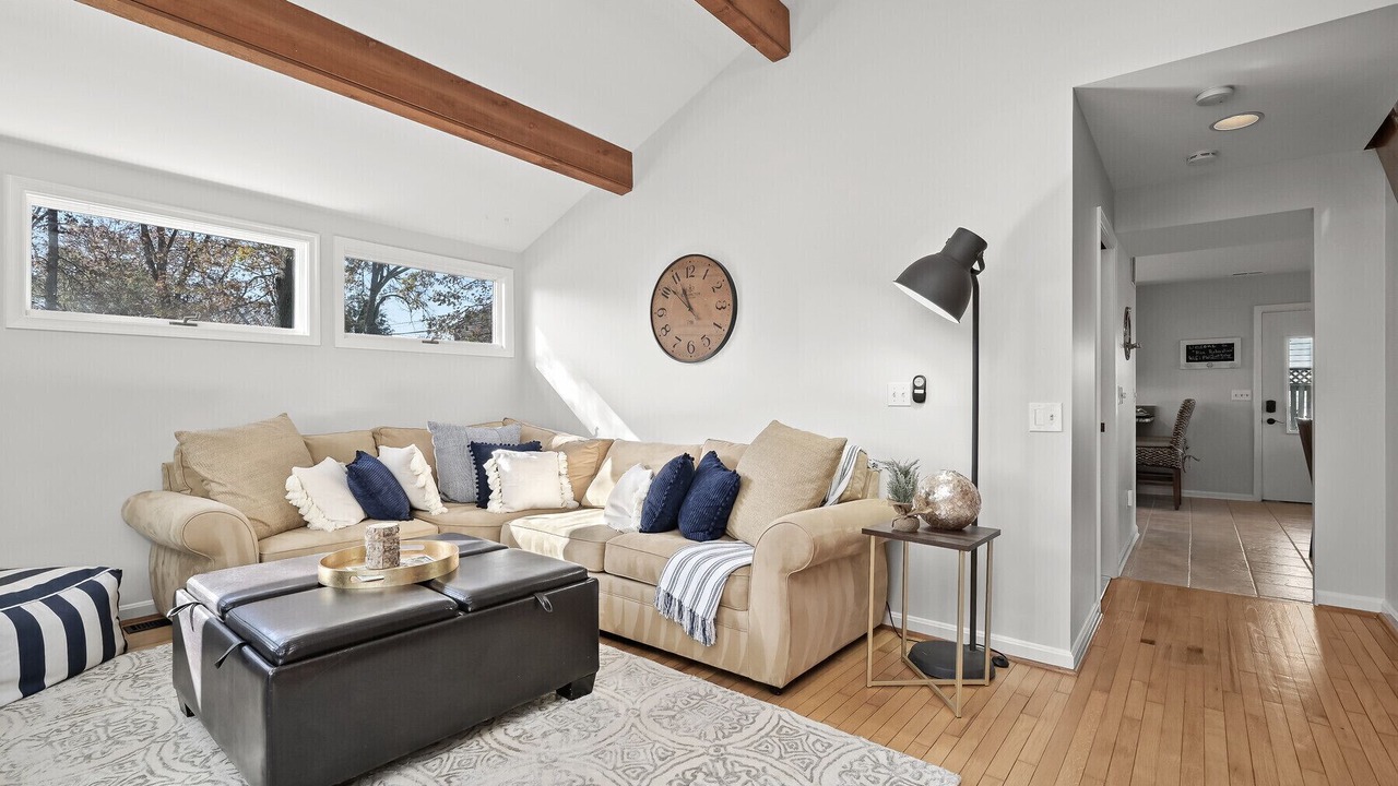 Photo of Livingroom in Shady Side