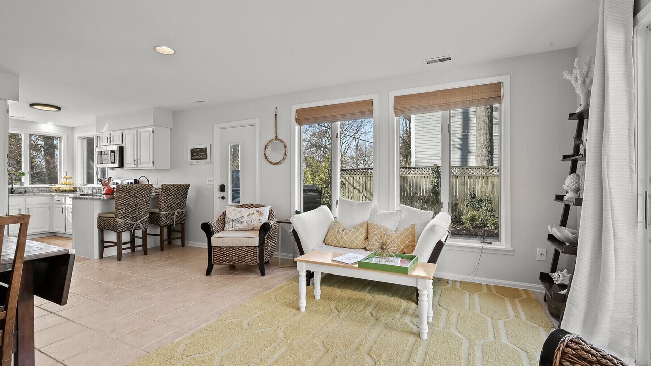 Photo of Livingroom in Shady Side