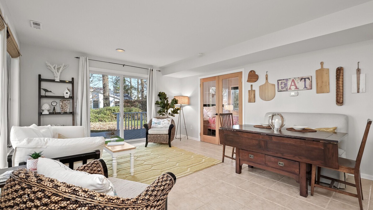 Photo of Livingroom in Shady Side