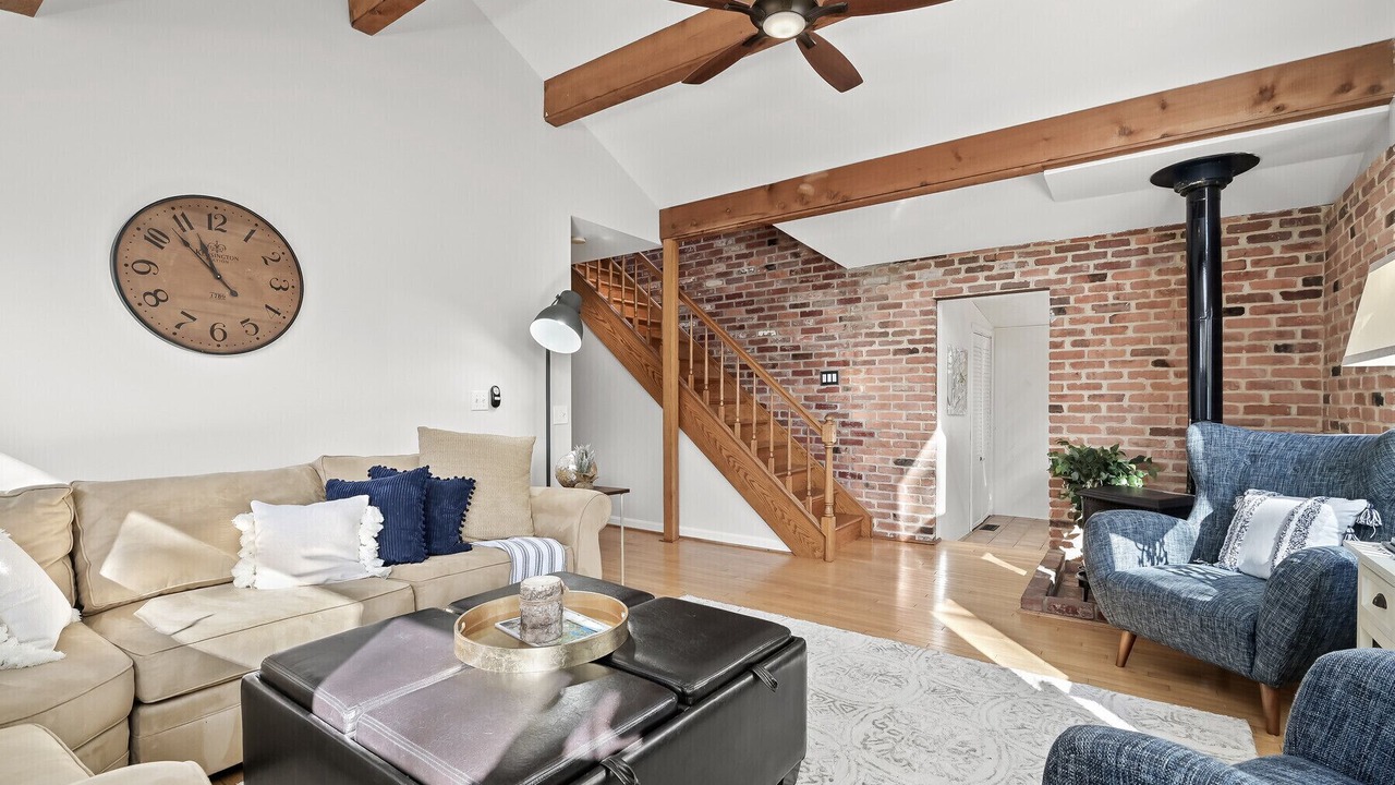 Photo of Livingroom in Shady Side