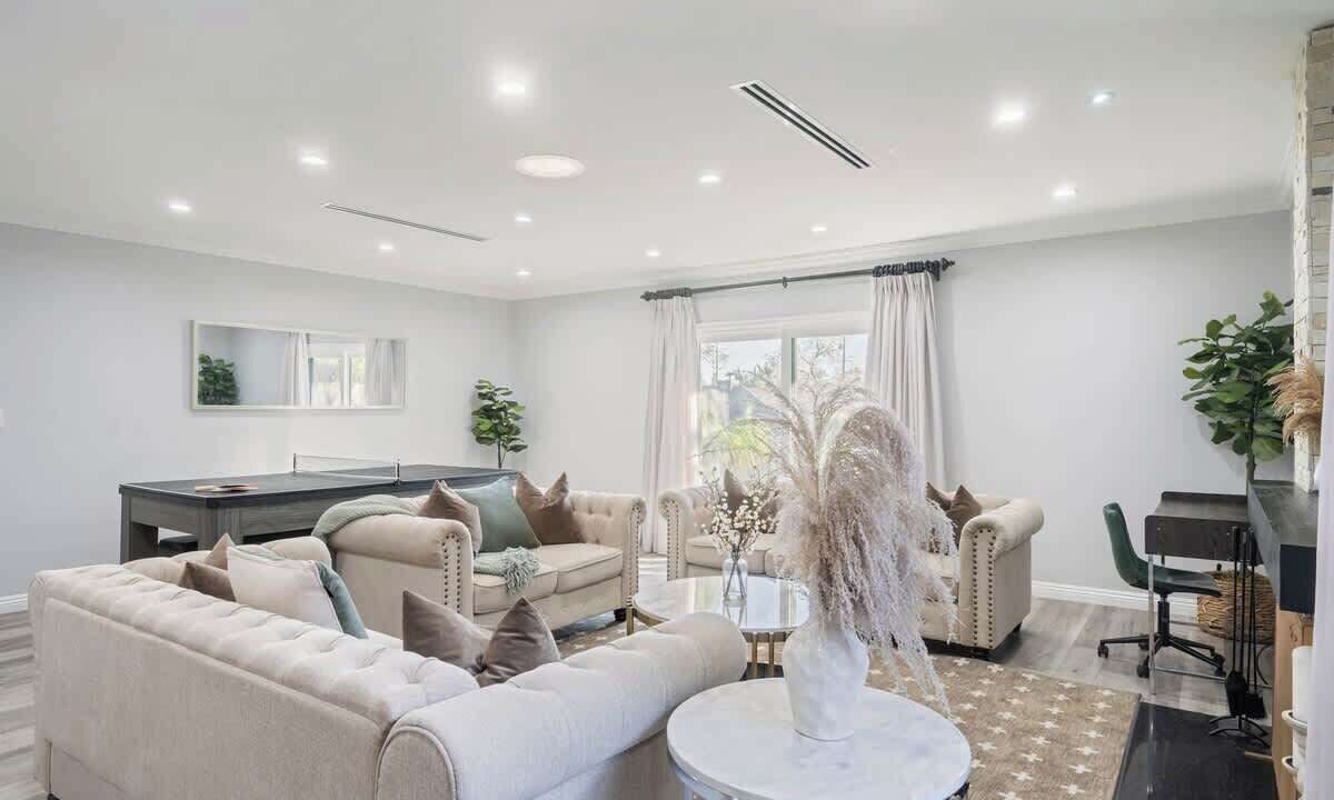 Photo of Livingroom in Northridge