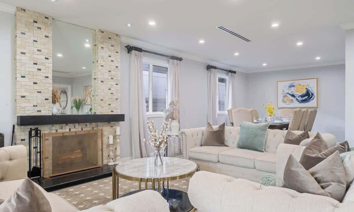 Photo of Livingroom in Northridge