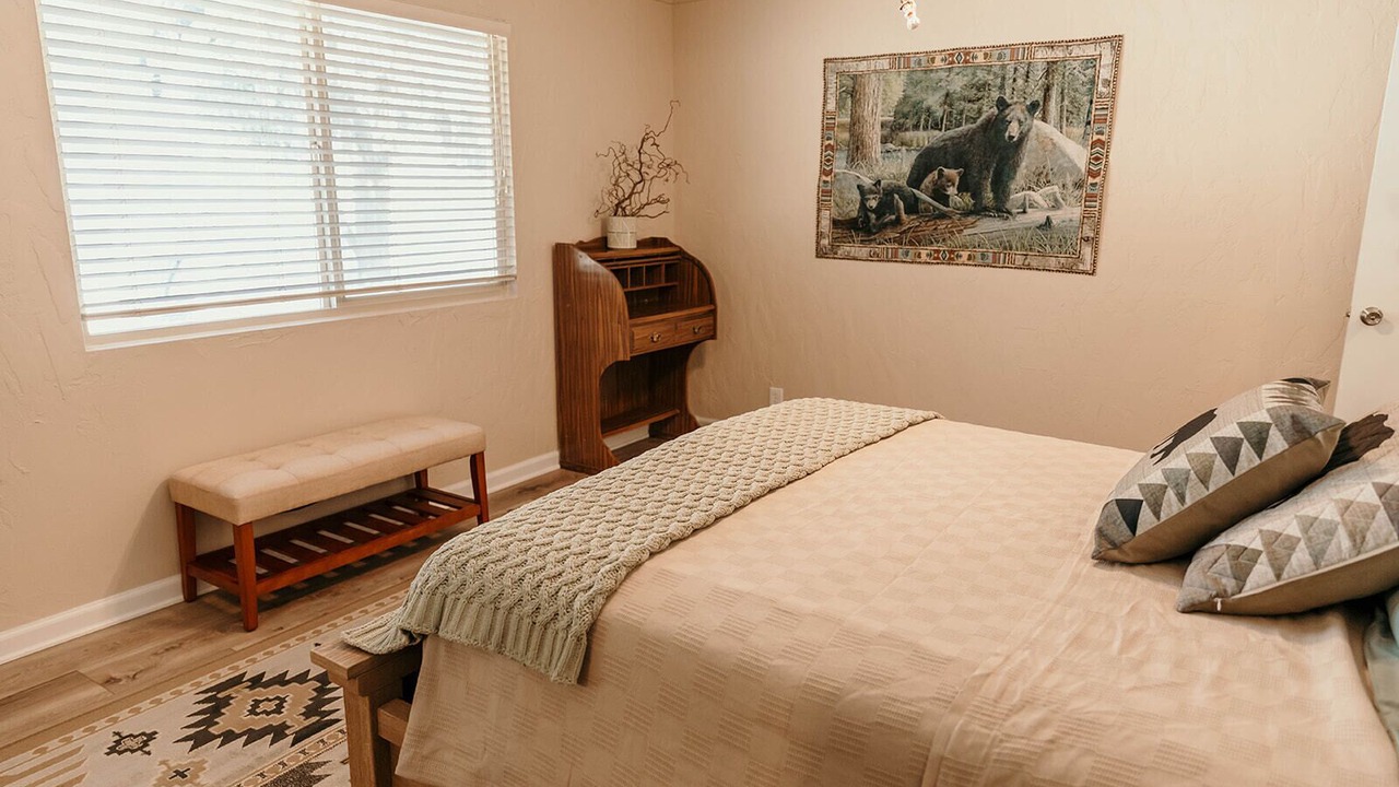 Photo of Bedroom in Kernville