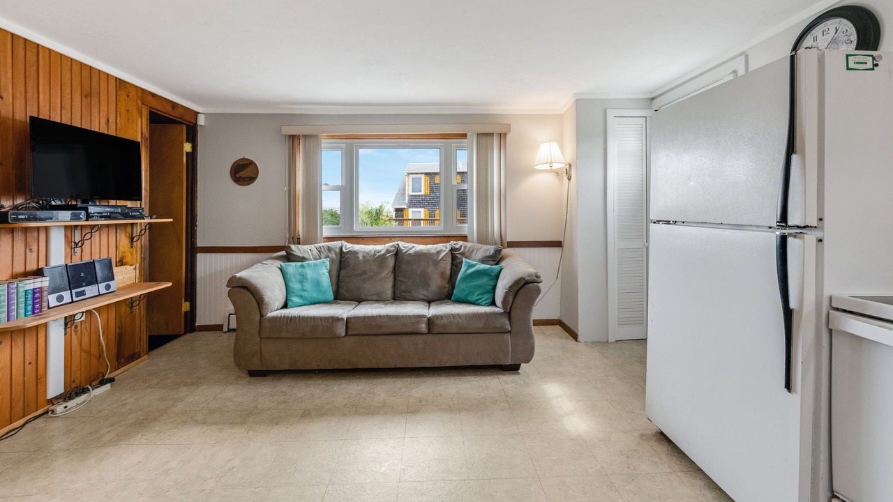 Photo of Livingroom in Sagamore Beach
