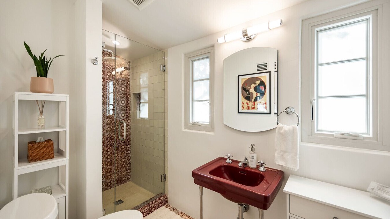 Photo of Bathroom in Racquet Club West