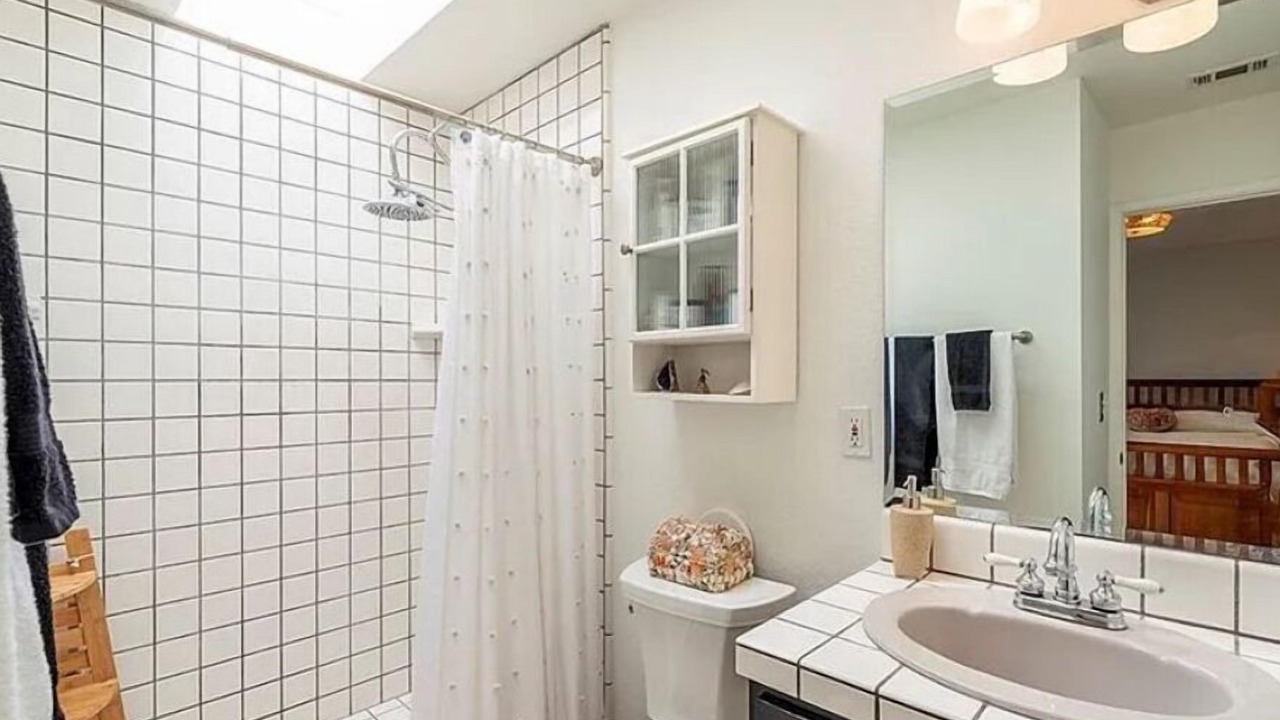 Photo of Bathroom in Oxnard Shores