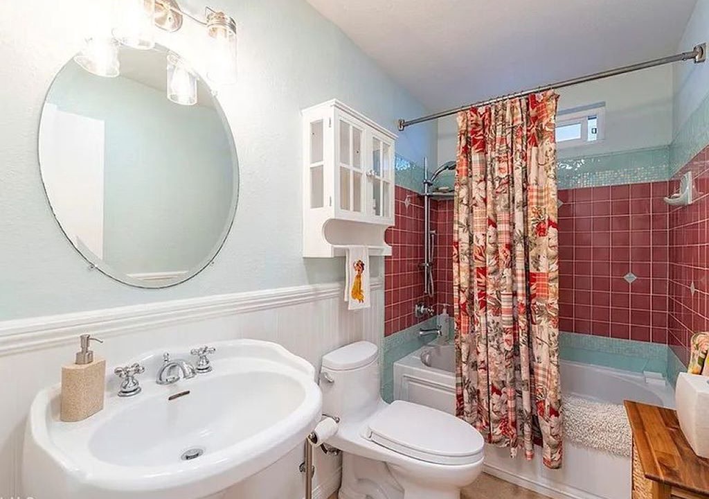 Photo of Bathroom in Oxnard Shores