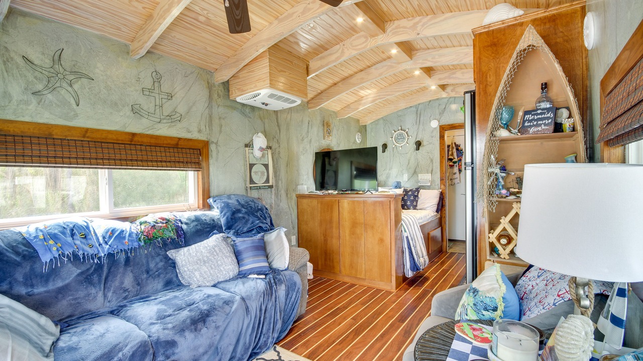 Photo of Livingroom in Shoreline Park