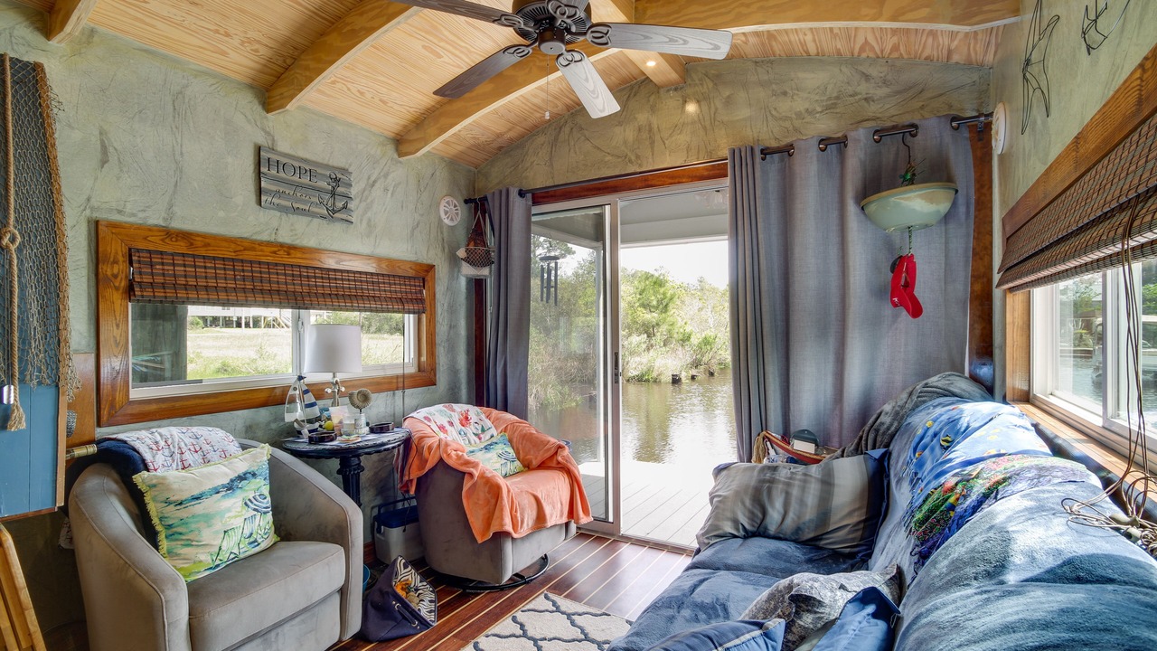 Photo of Livingroom in Shoreline Park