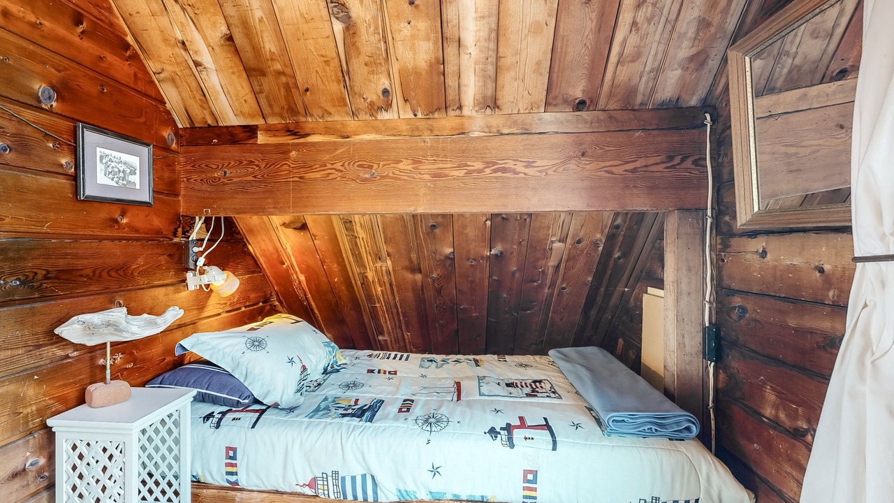 Photo of Bedroom in Aquinnah