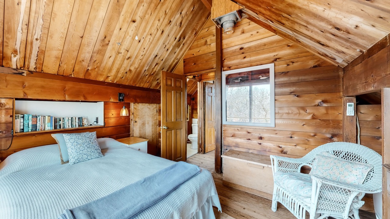 Photo of Bedroom in Aquinnah