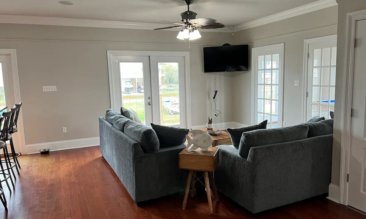 Photo of Livingroom in Shoreline Park