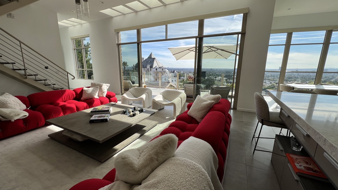 Photo of Livingroom in Hollywood Hills West
