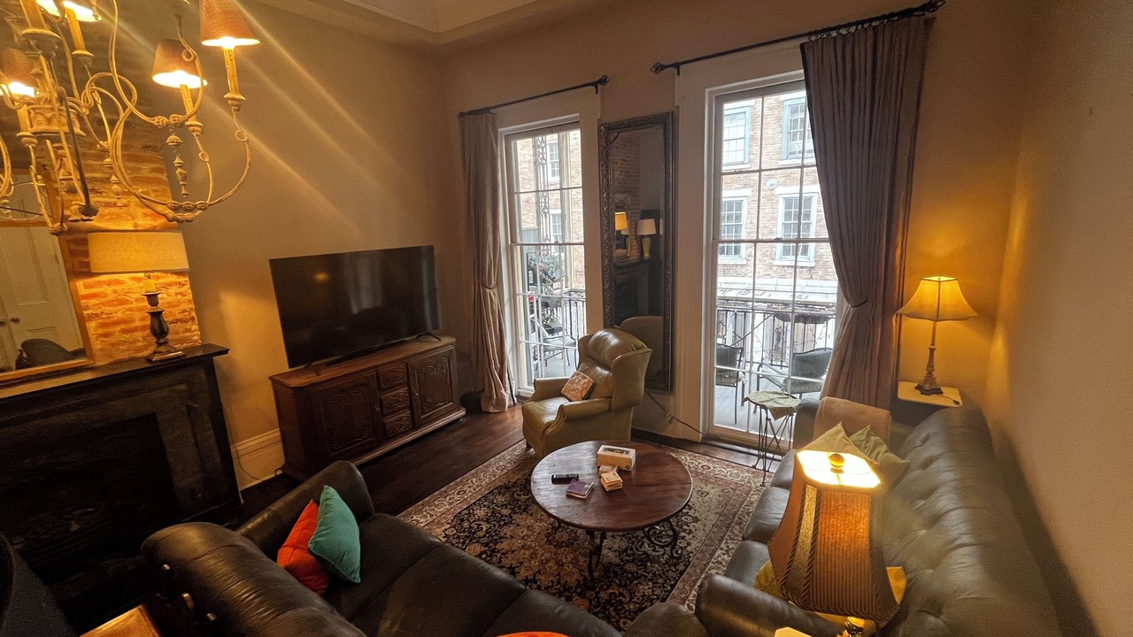 Photo of Livingroom in French Quarter