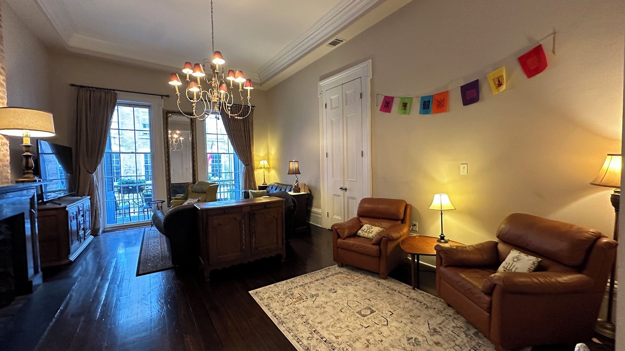Photo of Livingroom in French Quarter