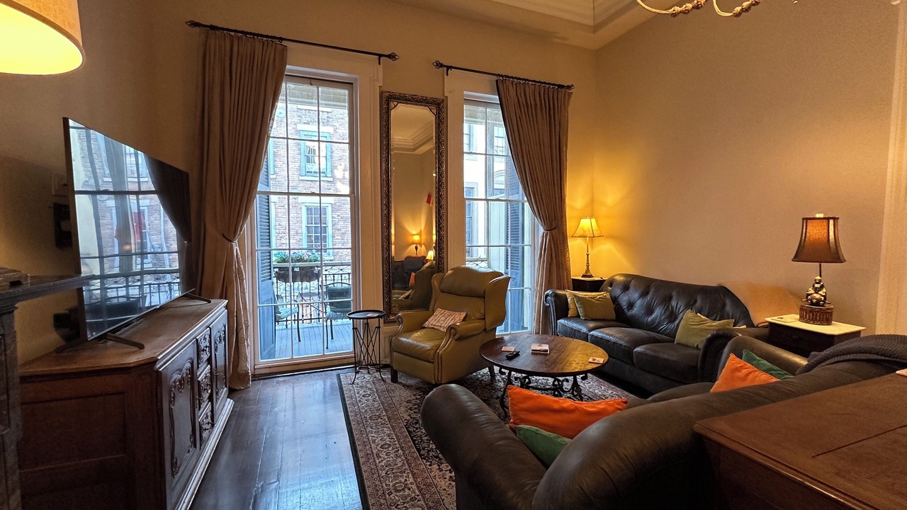 Photo of Livingroom in French Quarter