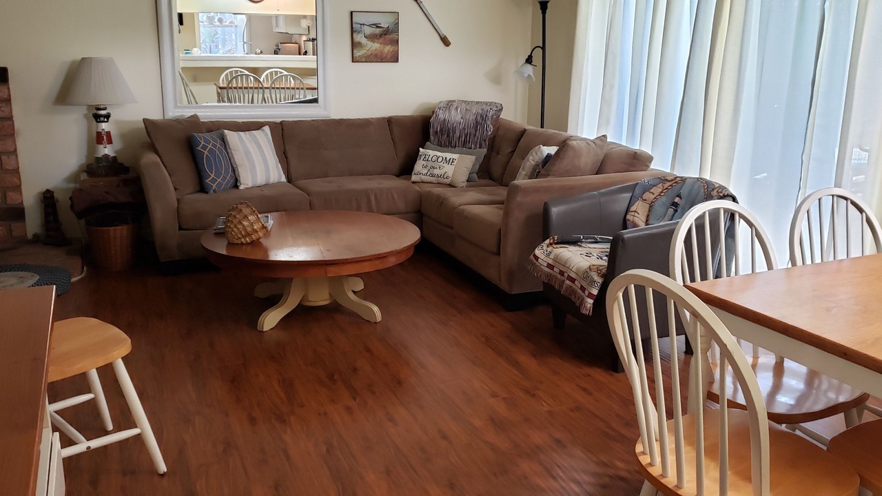Photo of Livingroom in Pierpont Bay