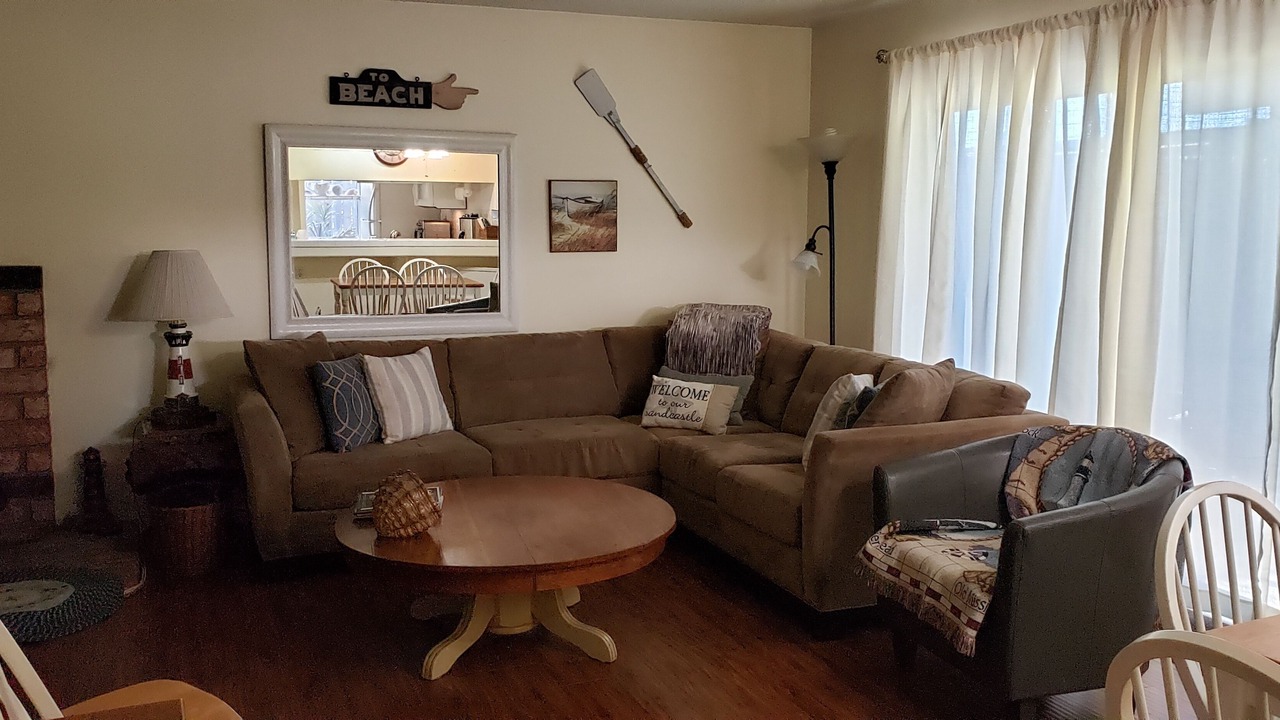 Photo of Livingroom in Pierpont Bay