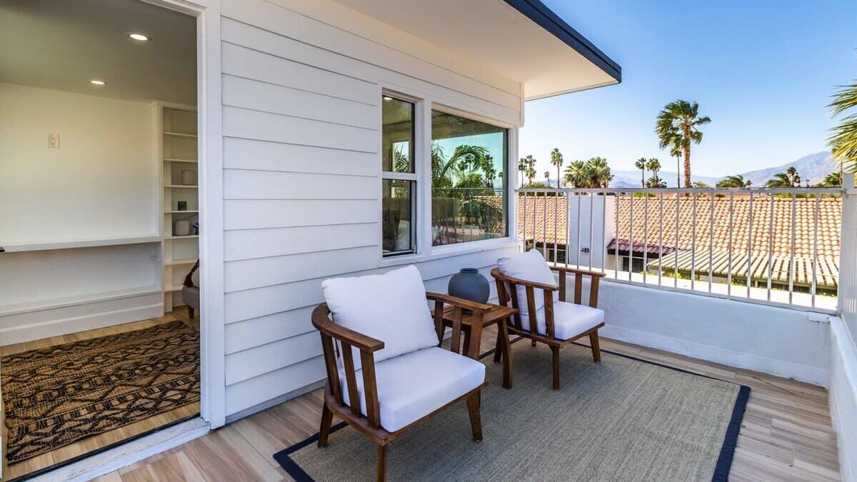 Photo of Patio Balcony in Racquet Club West