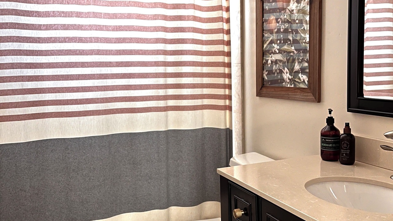 Photo of Bathroom in Oak View