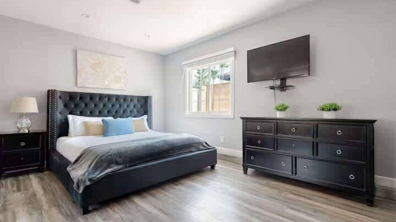 Photo of Bedroom in Lake Balboa