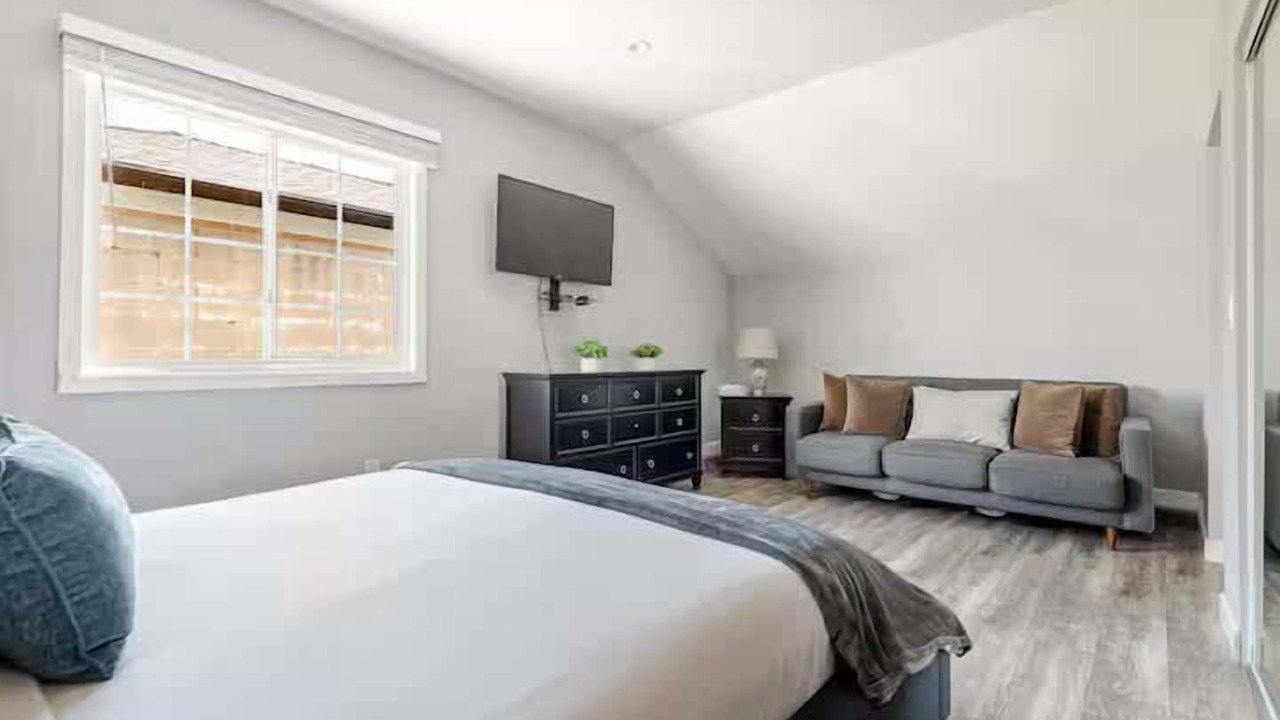 Photo of Bedroom in Lake Balboa