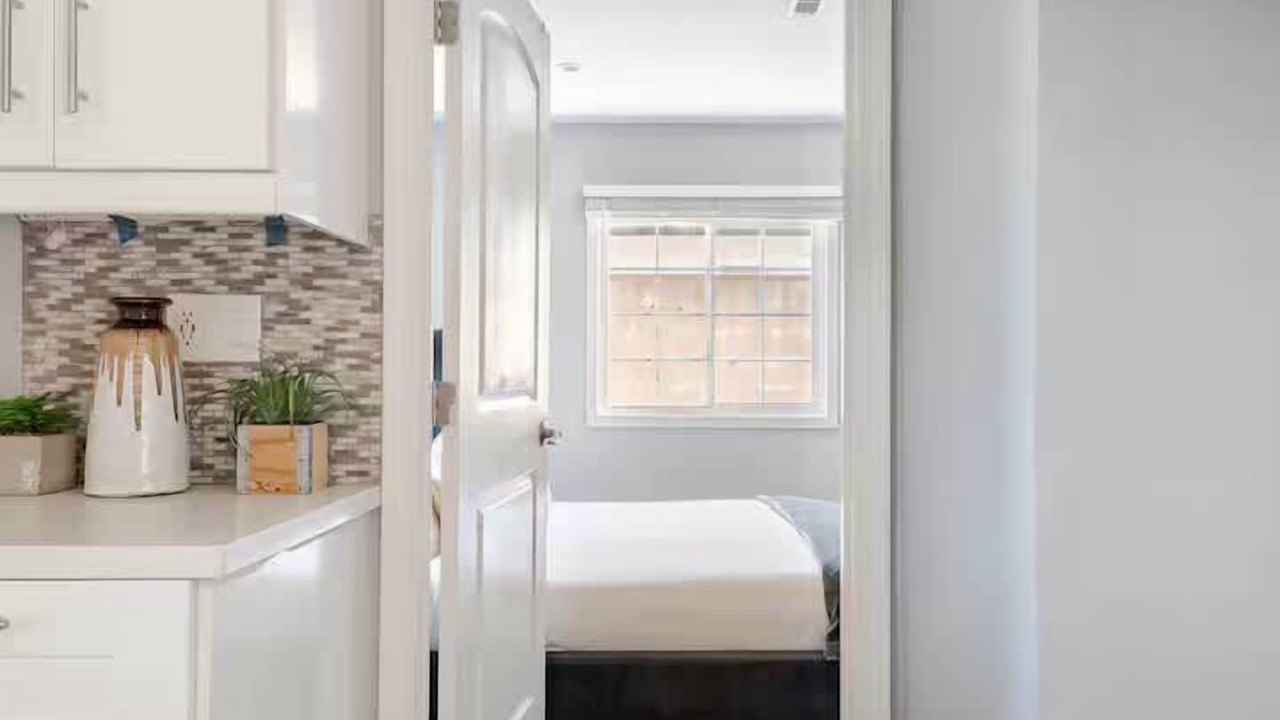 Photo of Bedroom in Lake Balboa