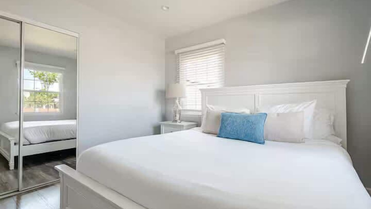 Photo of Bedroom in Lake Balboa