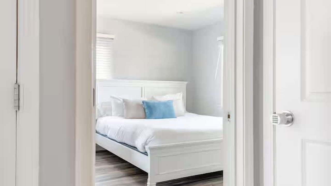 Photo of Bedroom in Lake Balboa