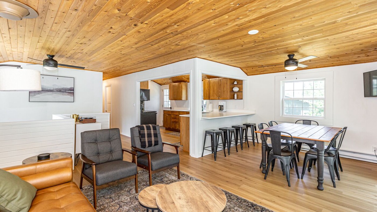 Photo of Livingroom in Detroit Lakes