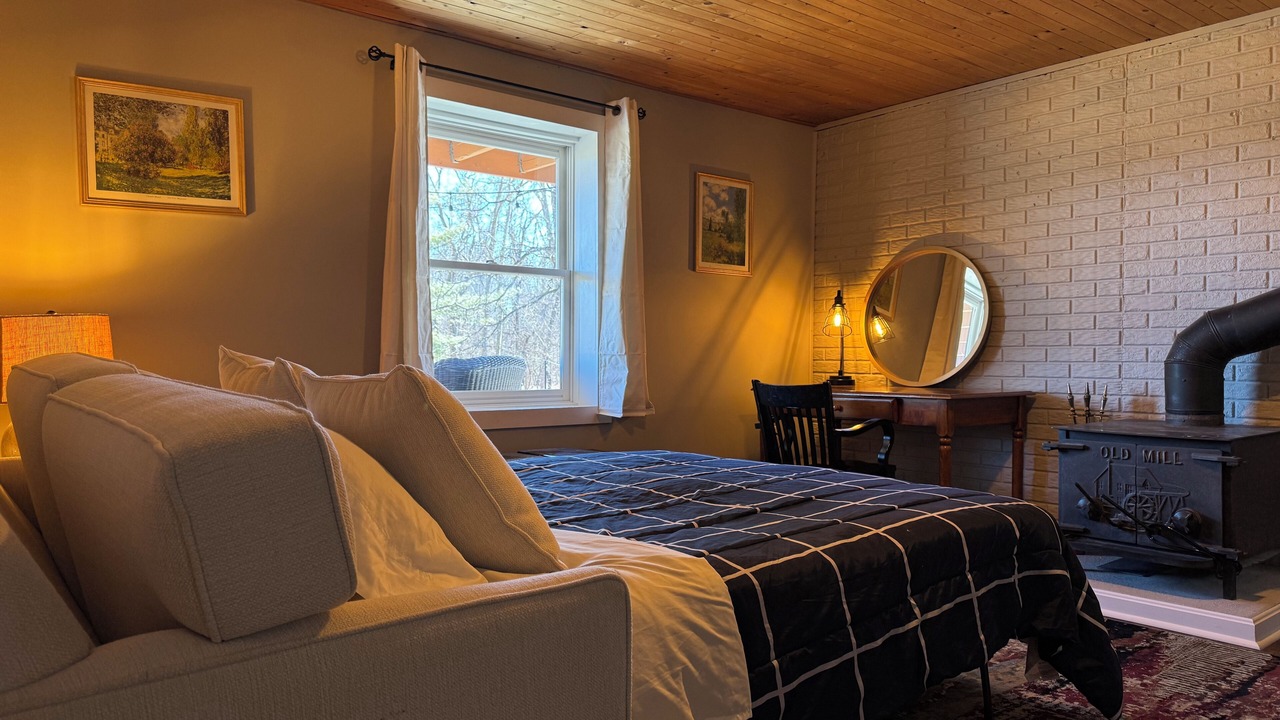 Photo of Bedroom in Round Hill