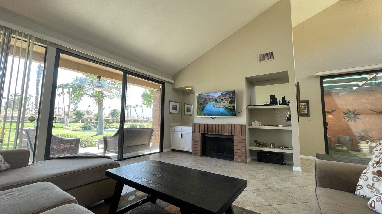 Photo of Livingroom in Palm Desert