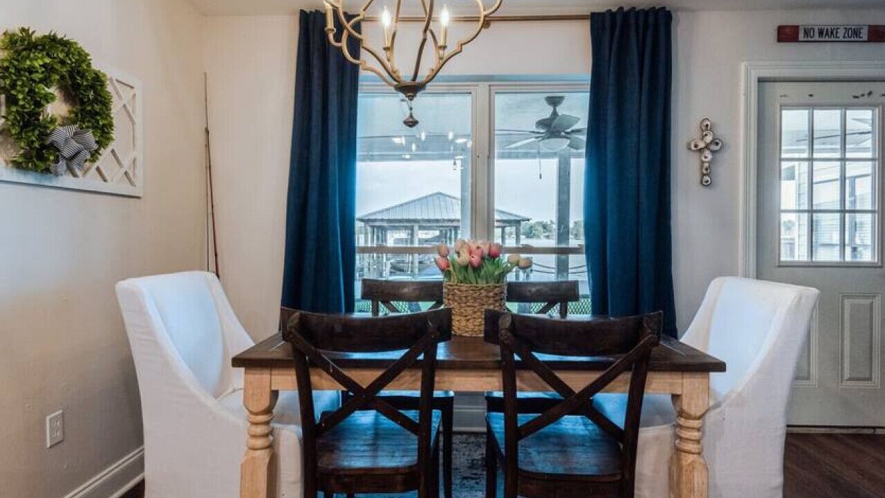 Photo of Livingroom in New Roads
