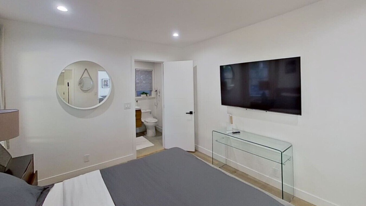 Photo of Bedroom in Toluca Lake
