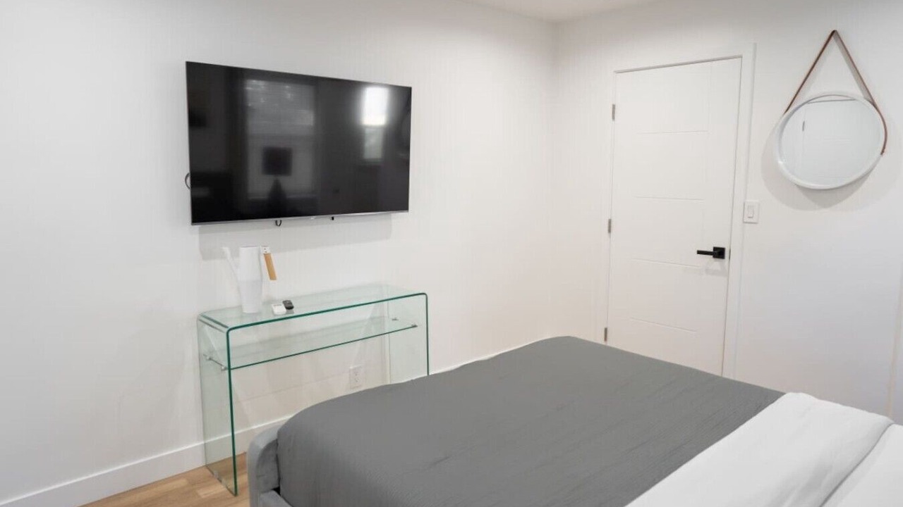 Photo of Bedroom in Toluca Lake