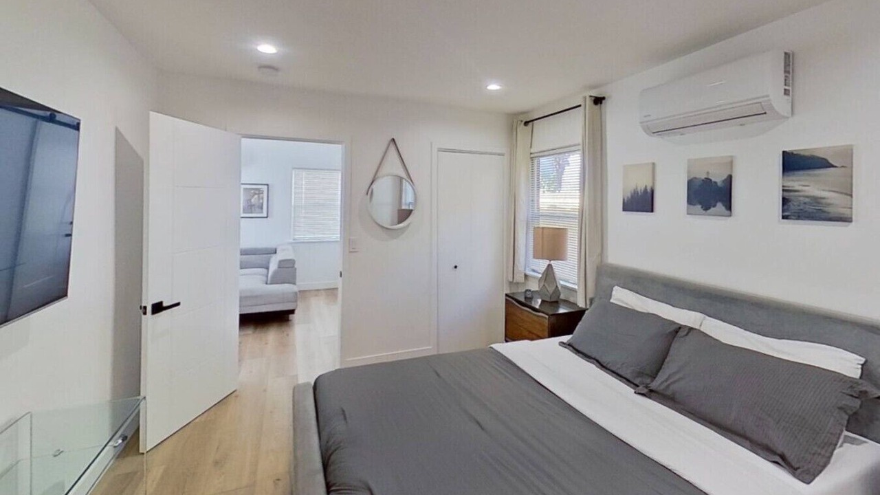Photo of Bedroom in Toluca Lake