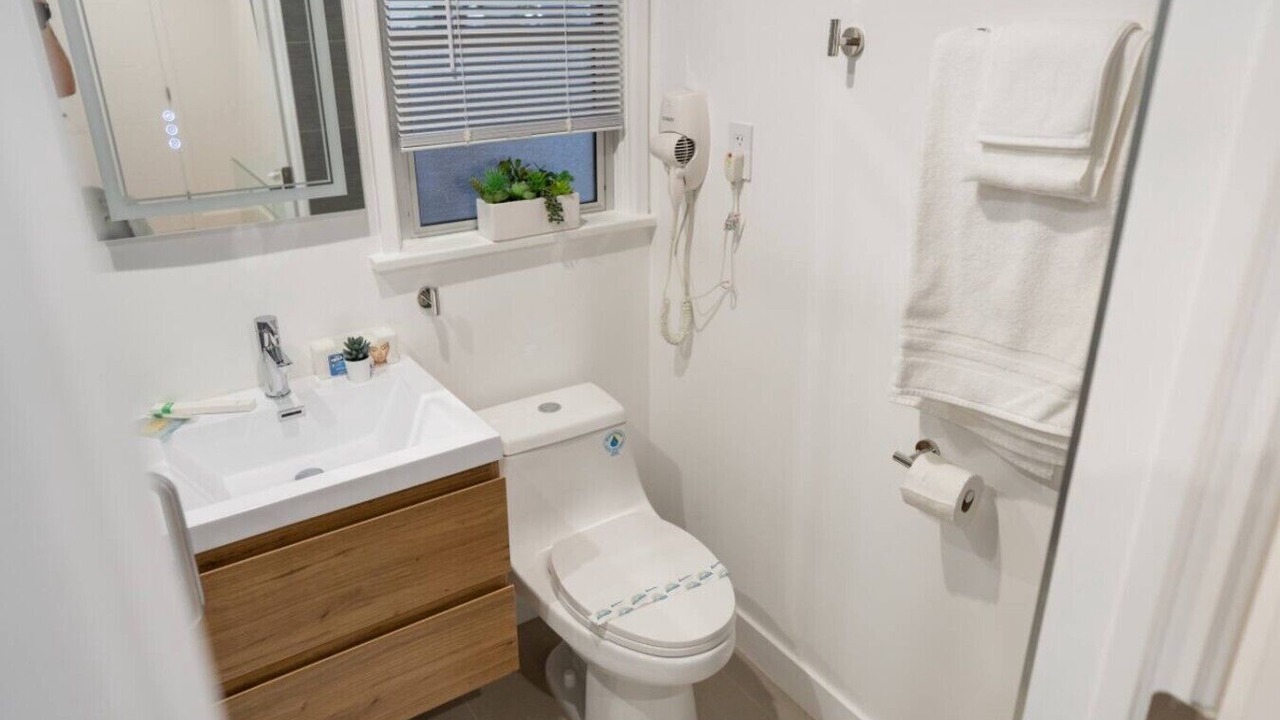 Photo of Bathroom in Toluca Lake