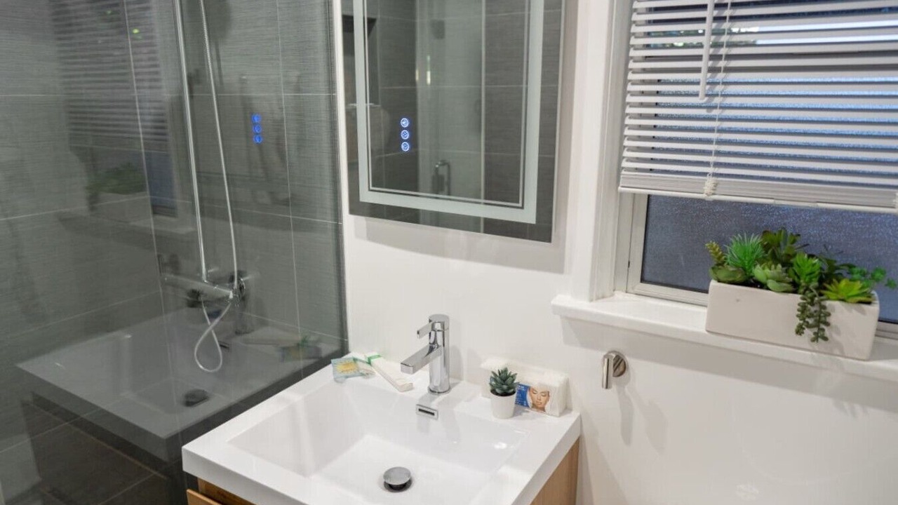 Photo of Bathroom in Toluca Lake