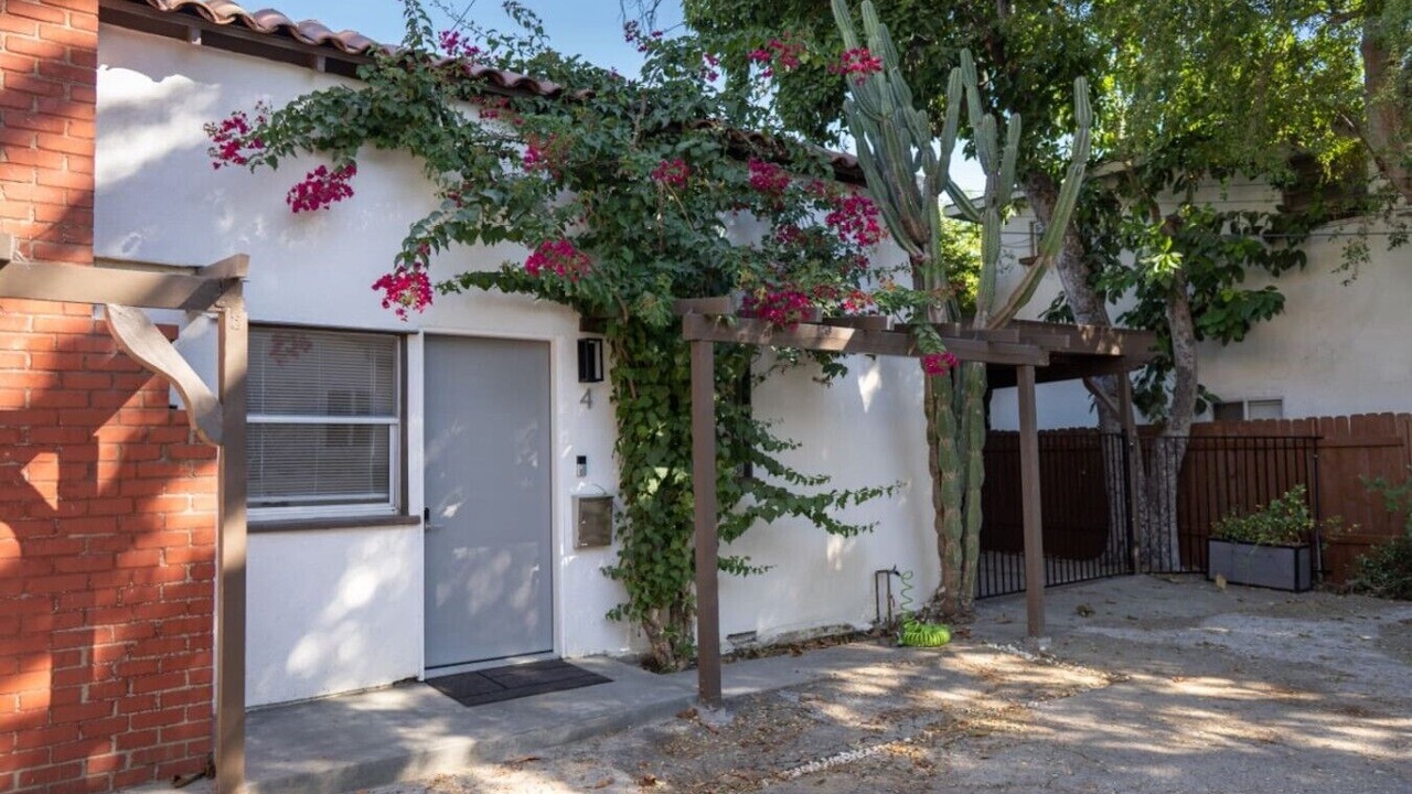 Photo of Outdoor in Toluca Lake