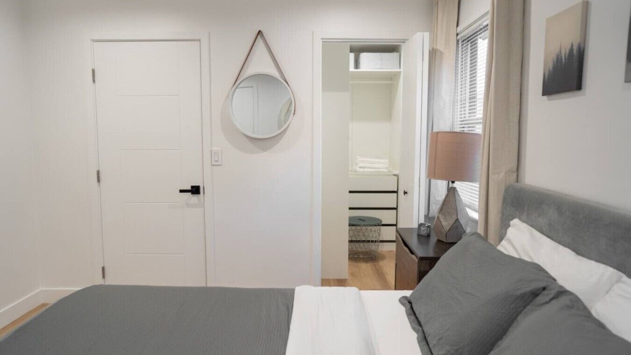 Photo of Bedroom in Toluca Lake