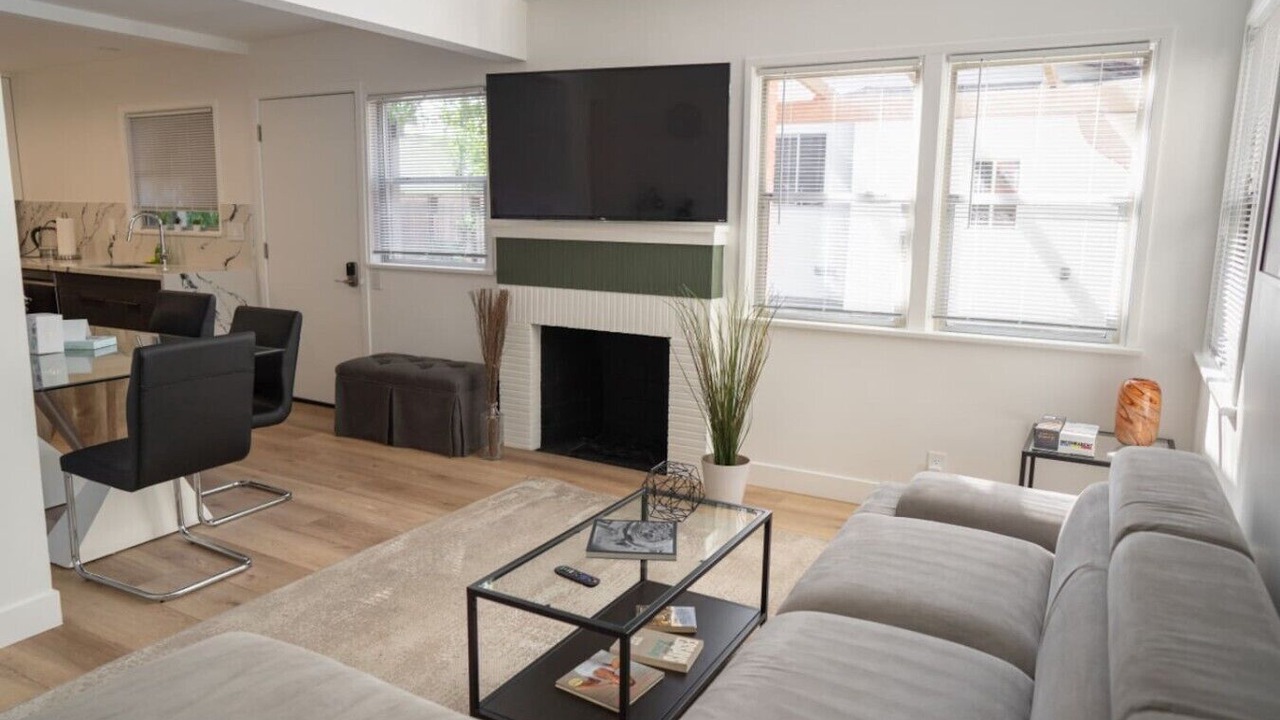 Photo of Livingroom in Toluca Lake
