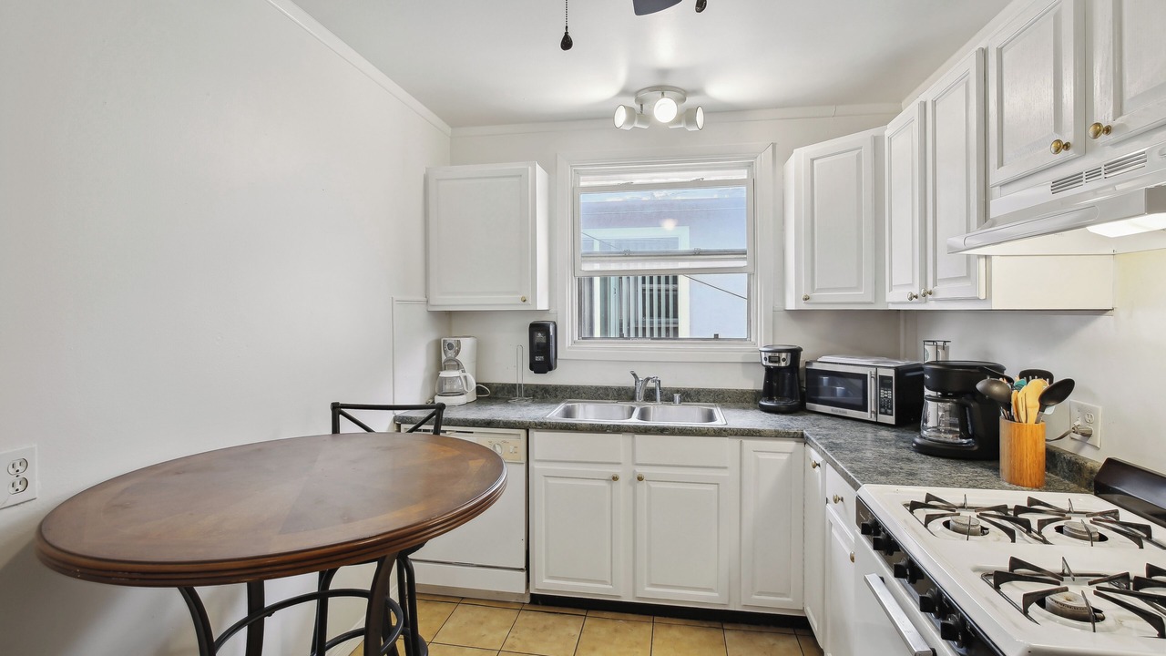 Photo of Kitchen in Alamitos Beach