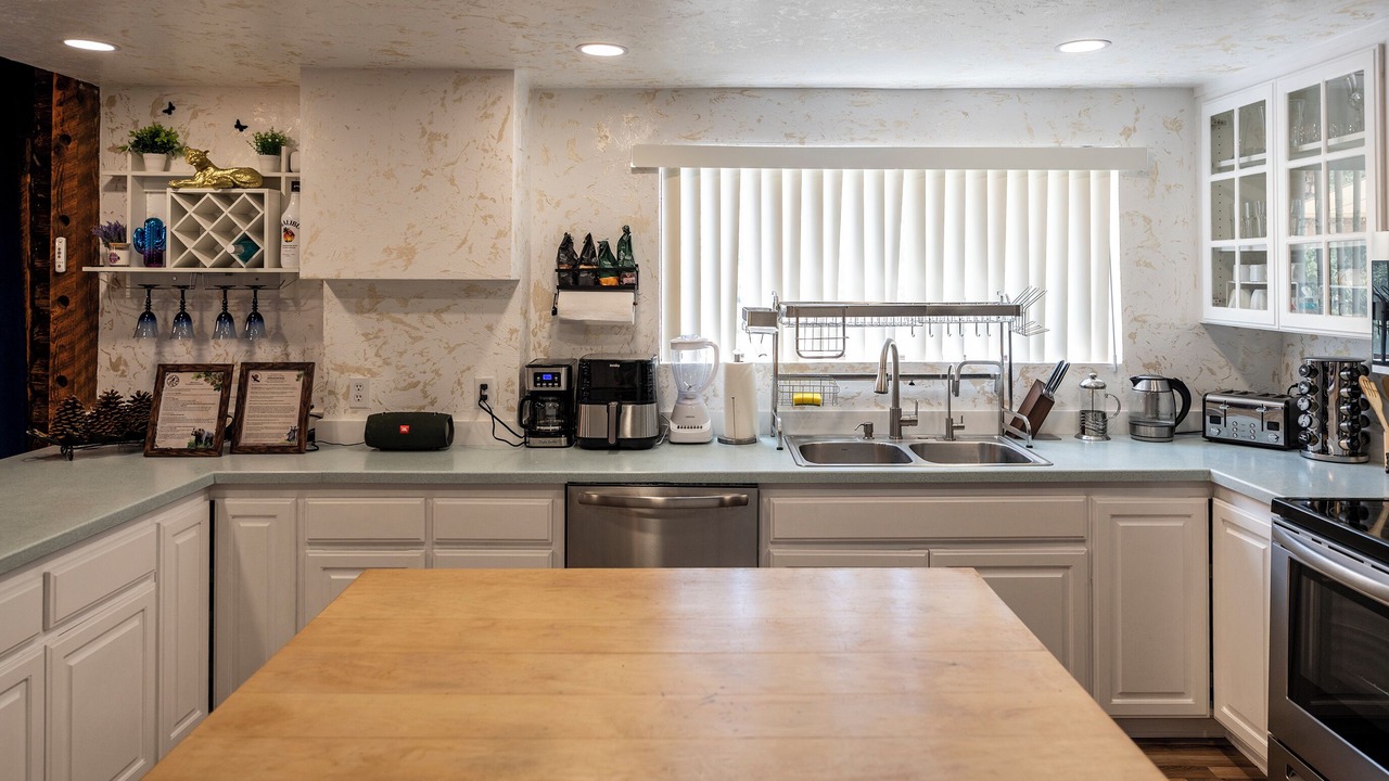 Photo of Kitchen in Pine Mountain Club