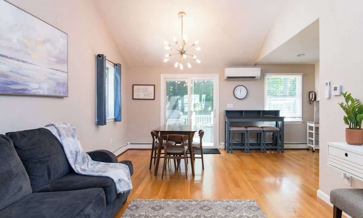 Photo of Livingroom in Woburn