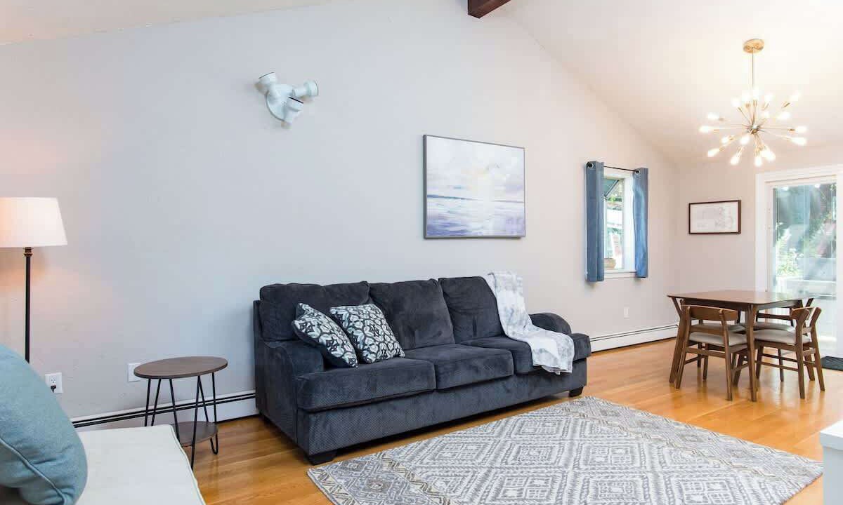Photo of Livingroom in Woburn