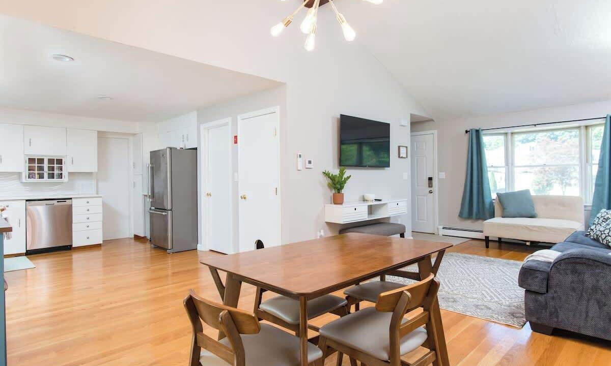Photo of Livingroom in Woburn
