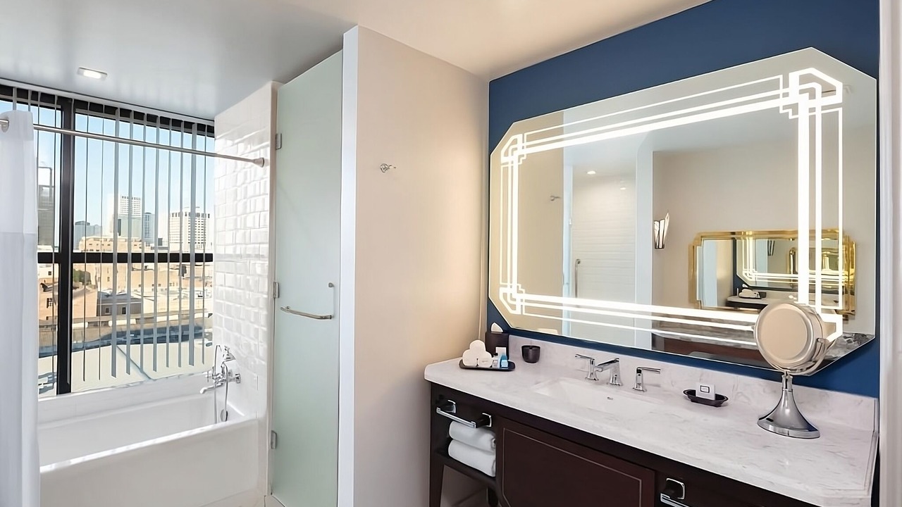Photo of Bathroom in Arts/Warehouse District