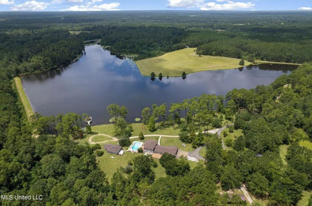 Photo of Outdoor in McNeill