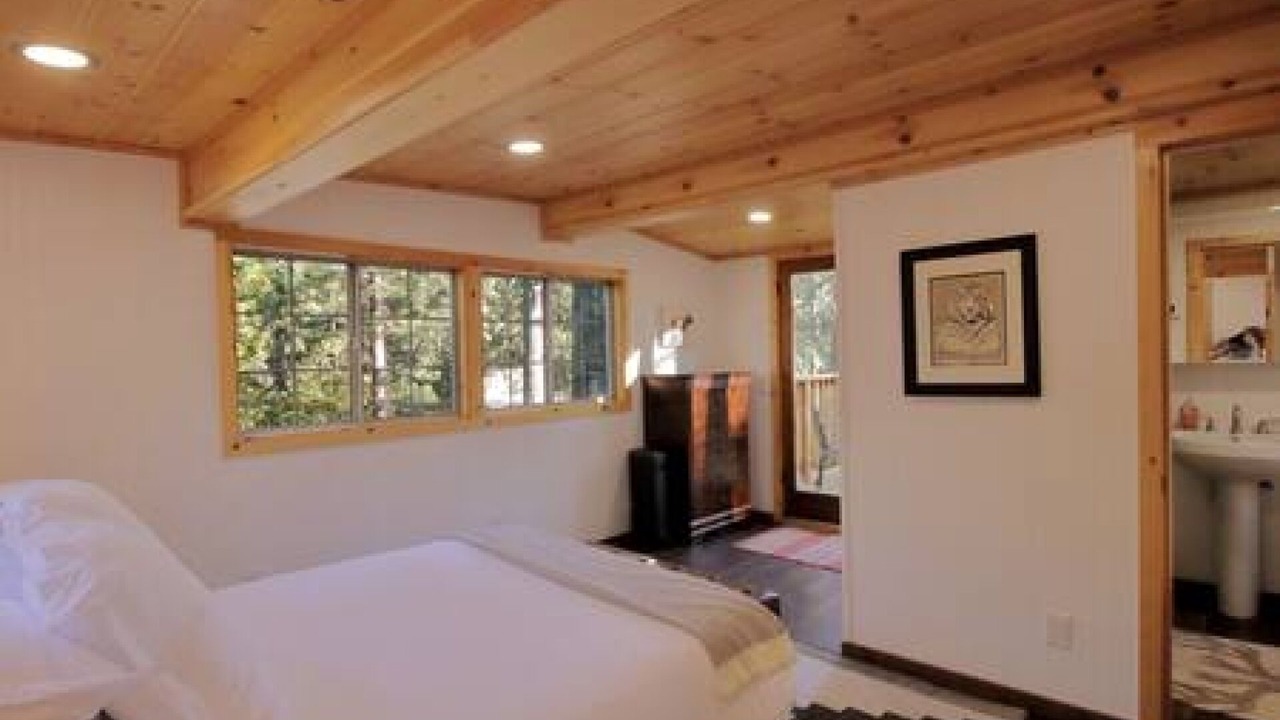 Photo of Bedroom in Idyllwild