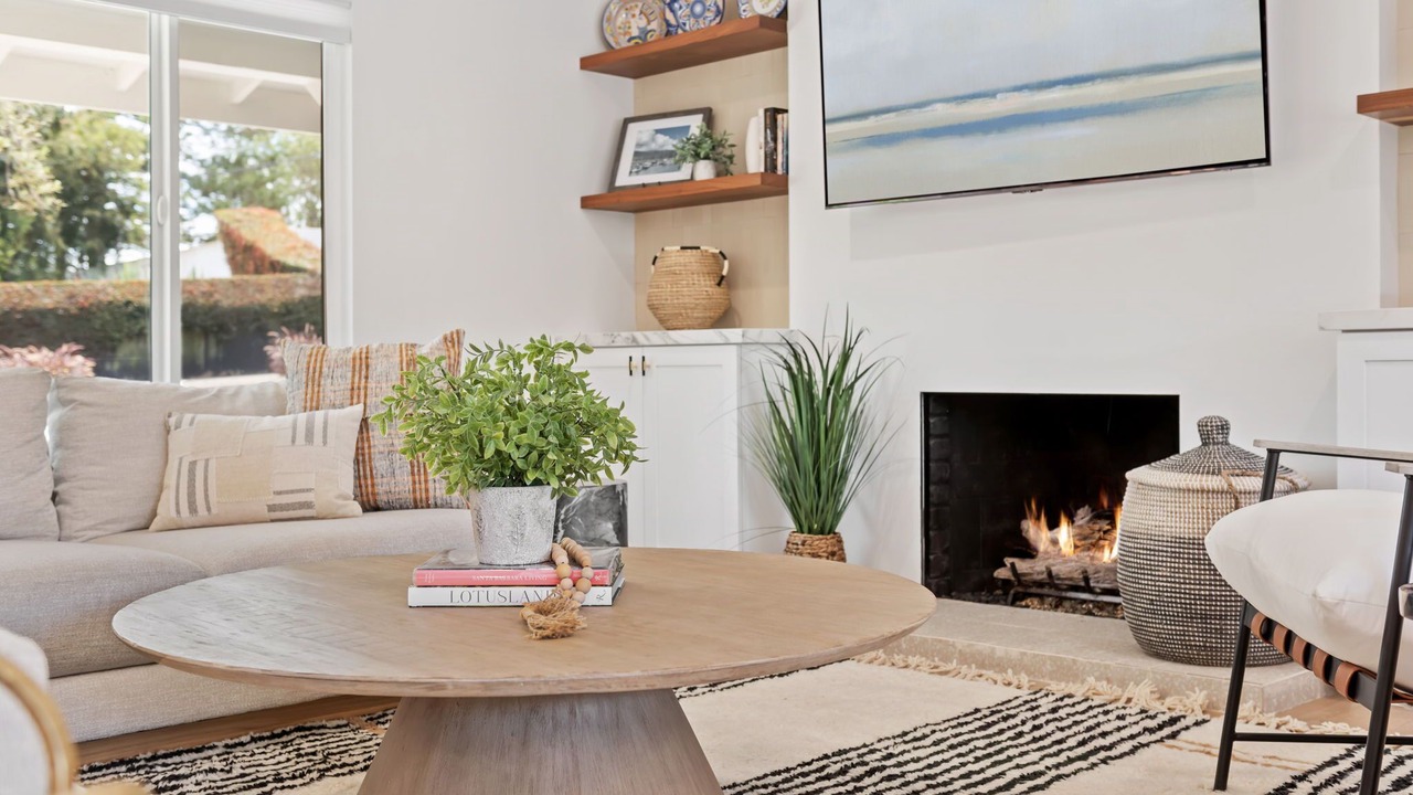 Photo of Livingroom in Alta Mesa